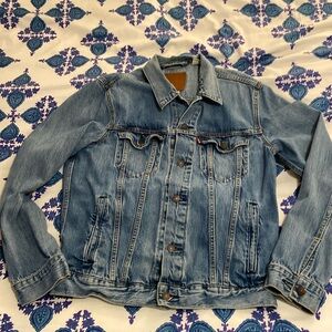 Levi’s classic jean jacket in size M